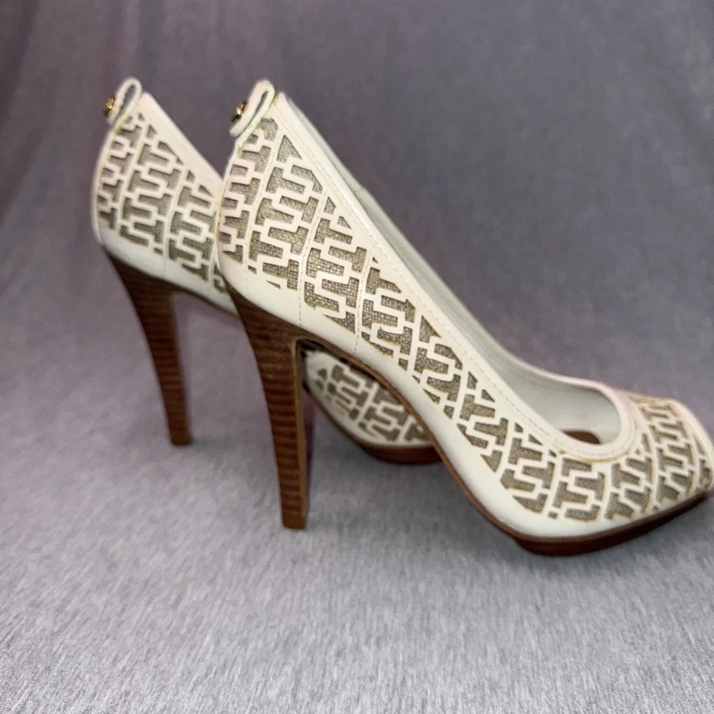 Tory Burch Geometric Cut-Out Logo Peep Toe Pumps White Leather US 7.5